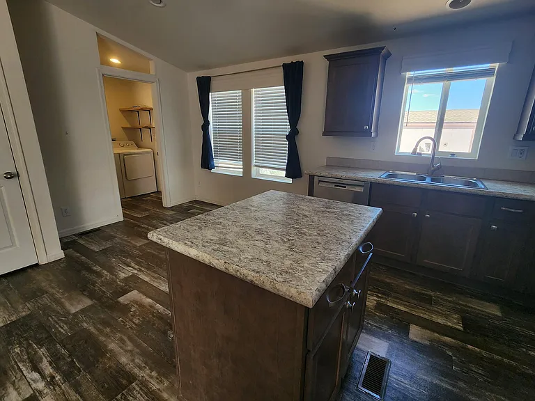 221 S Wahweap Dr — Photo 4