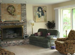 119 Brandywine Ave, Elk Grove Village, IL 60007