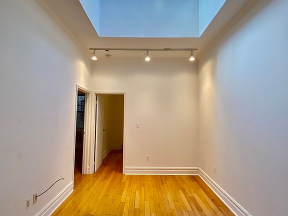 5th image of 543 E 6th St APT 1R