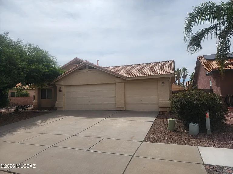 7649 S Freshwater Pearl Dr — Photo 1
