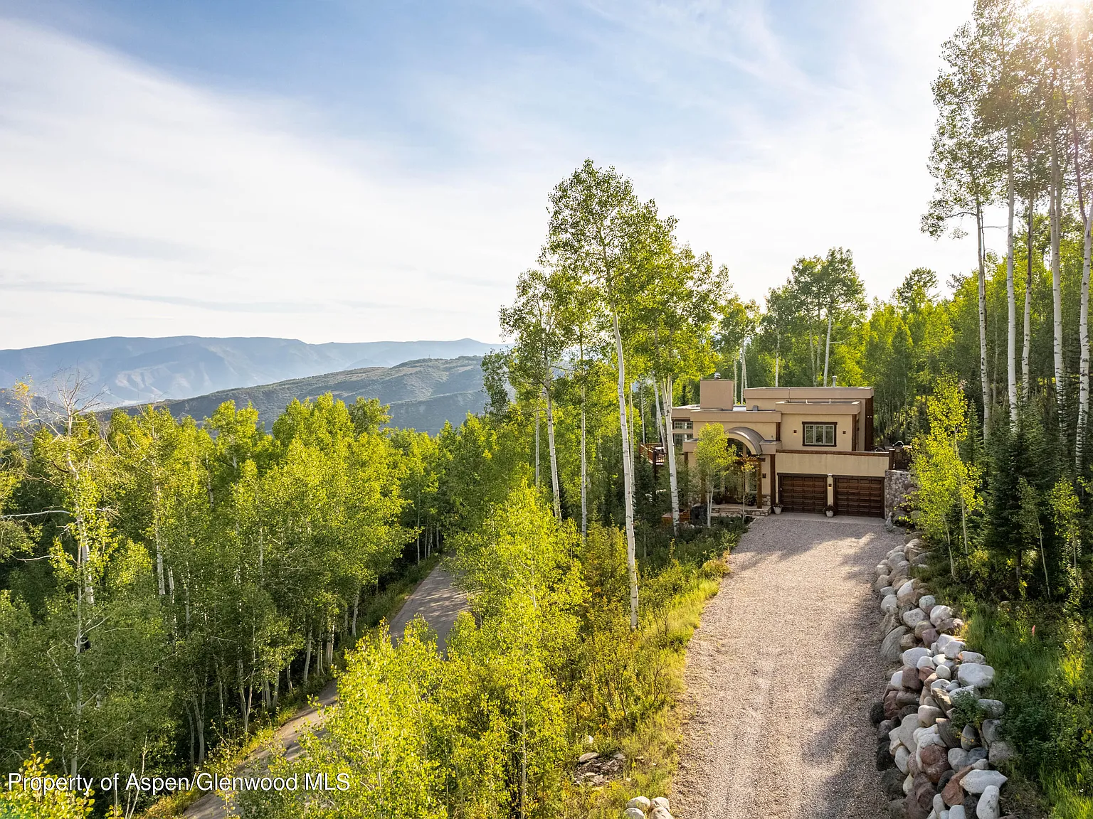 4 bed, 4.5 bath, 4414 sqft, $40,000 — Photo 3