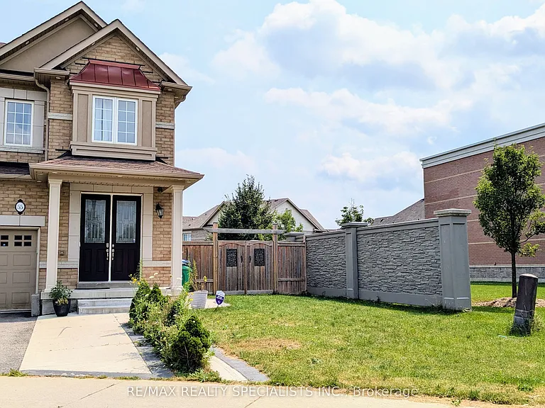 55 Dufay Rd — Photo 1