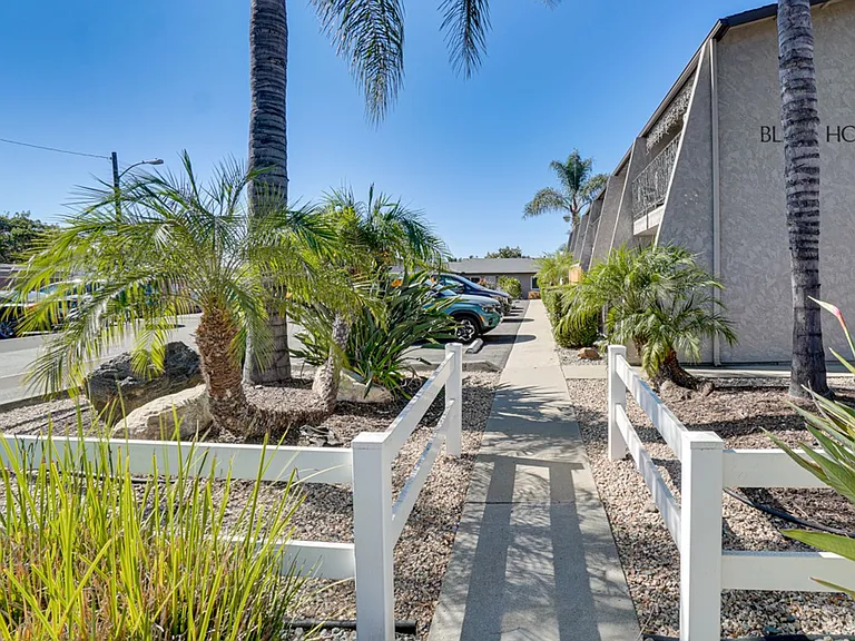 1286 N Mollison Ave — Photo 10
