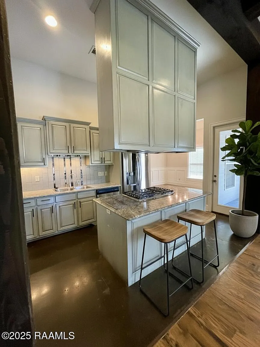 3 bed, 2.0 bath, 1602 sqft, $2,200 — Photo 4