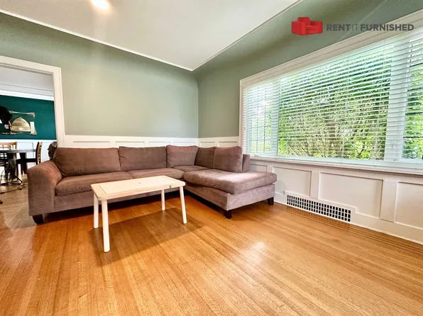 1522 W 8th Ave, New Westminster, BC V3M 4R8