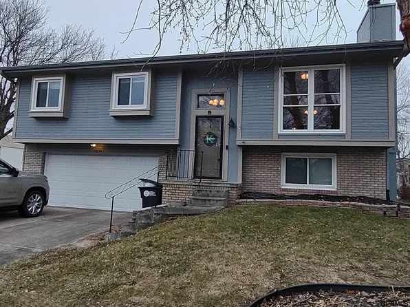 15238 Grover St, Omaha, NE 68144