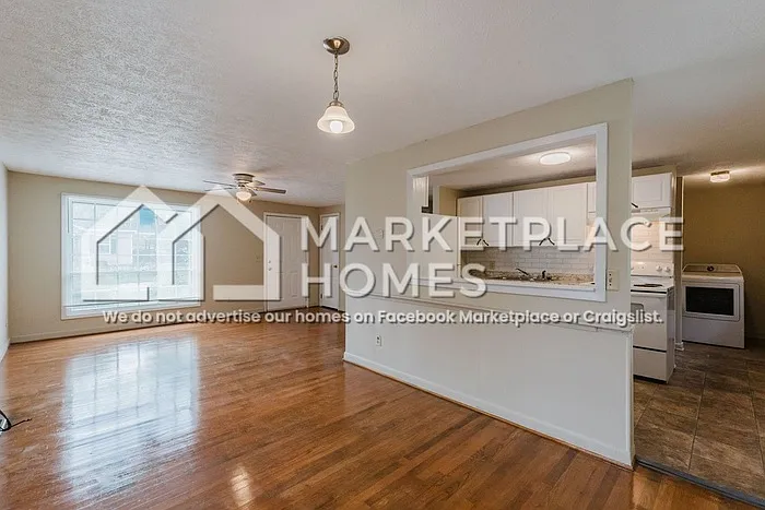 624 S Pine St — Photo 8