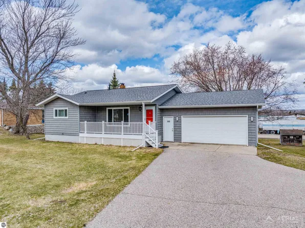 915 W Wright St, West Branch, MI 48661