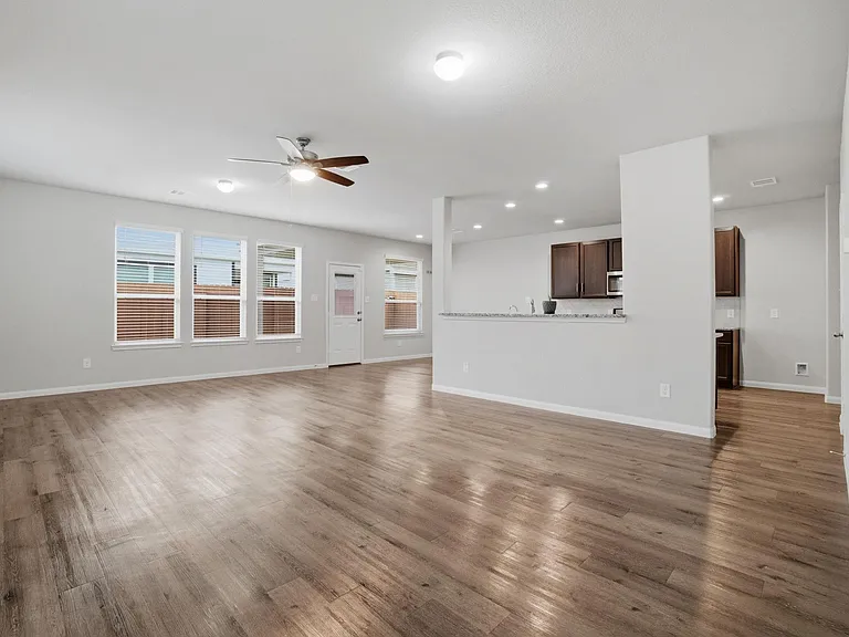 22210 Great Royal Ln — Photo 6