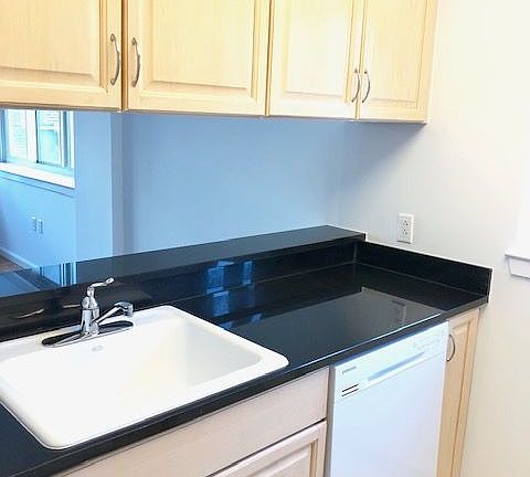 5th image of 340 E 29th St APT 6a