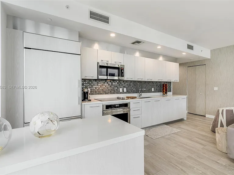 55 SW 9th St #4001 — Photo 7