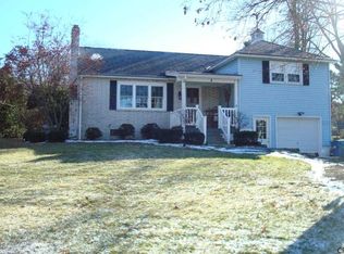 3 Friar Tuck Rd, Albany, NY 12203