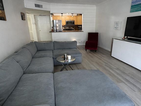 4th image of 259 S Cypress Road #506