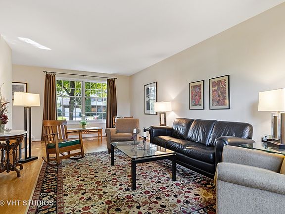 3rd image of 1068 S Whippoorwill Ln