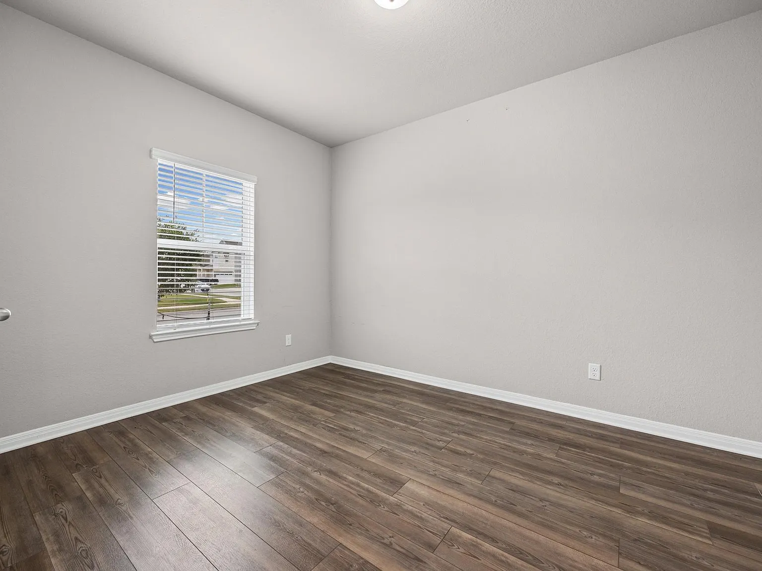 4 bed, 2.5 bath, 2657 sqft, $2,800 — Photo 3