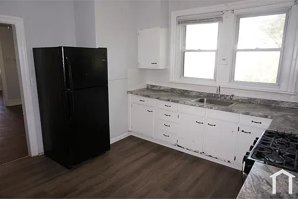 124 Knox St — Photo 6