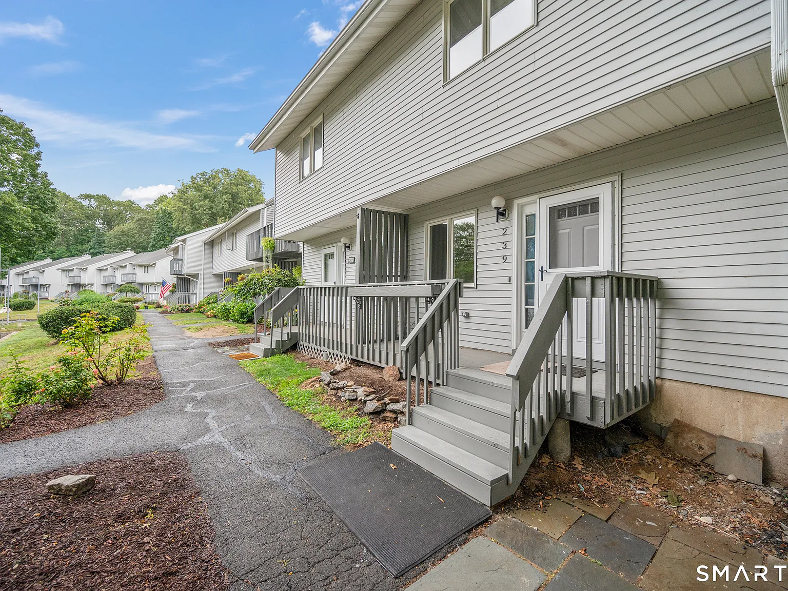 2 bed, 2.5 bath, 1279 sqft, $2,100 — Photo 2