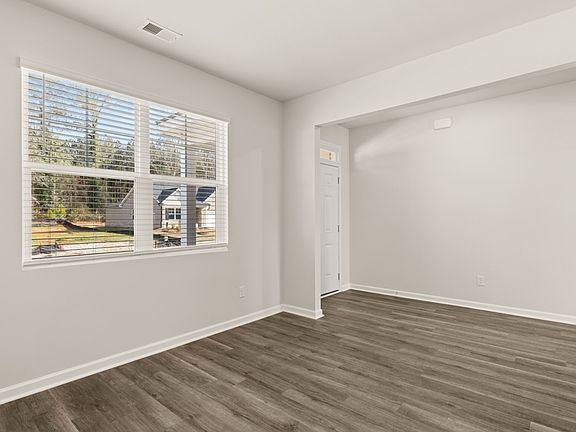 4th image of 672 Whitman Ln