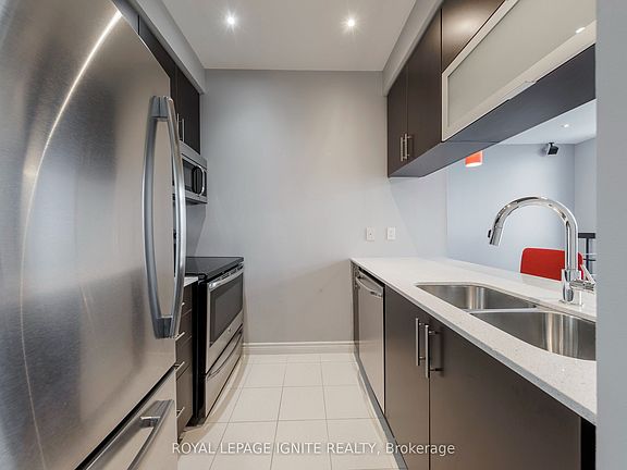 5th image of 50 Town Centre Ct #Penthouse 04