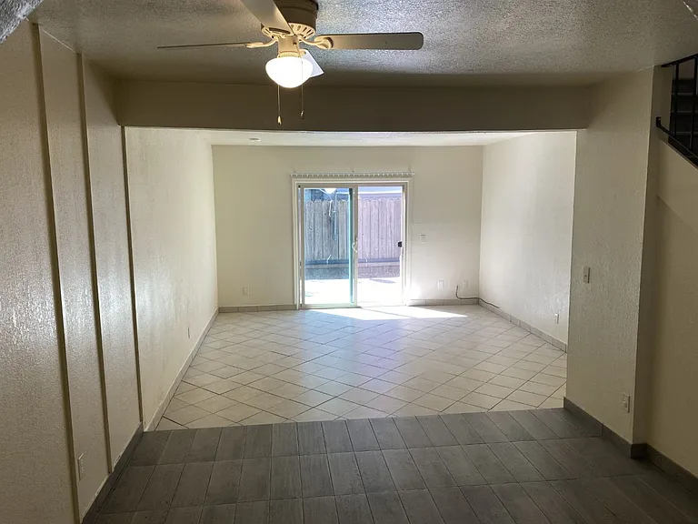 Spacious Townhome in Desirable Fairfield Area — Photo 5