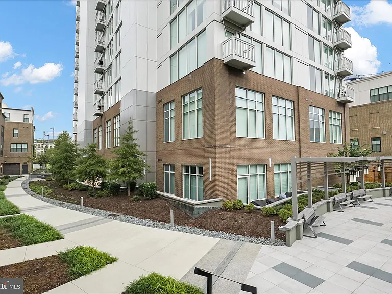 925 N Fairfax St #311 — Photo 33