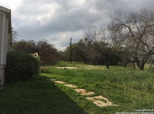 400 Molly Dr, Lytle, TX 78052