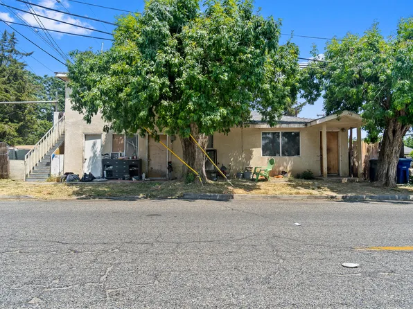 398 E Oakland Street, Farmersville, CA 93223