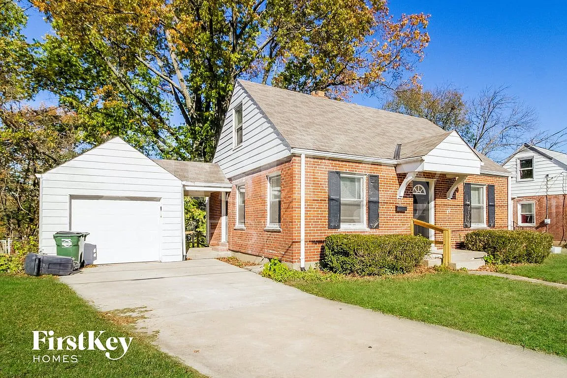 4 bed, 1.0 bath, 1082 sqft, $1,705 — Photo 3