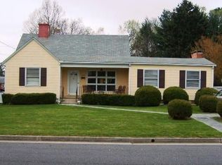 2126 Mount Vernon St, Waynesboro, VA 22980