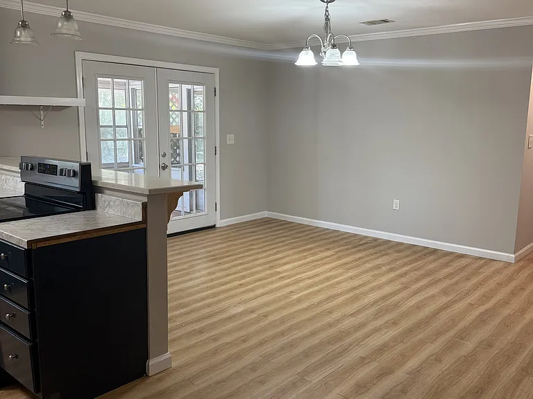 700 Mayflower Ave — Photo 5