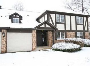 34 Shawnee Trl APT 1, Indian Head Park, IL