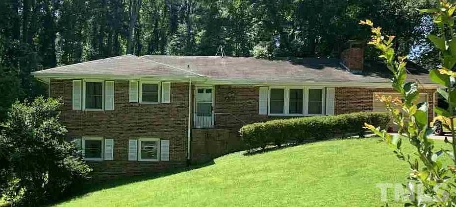 2nd image of 105 Dianne St