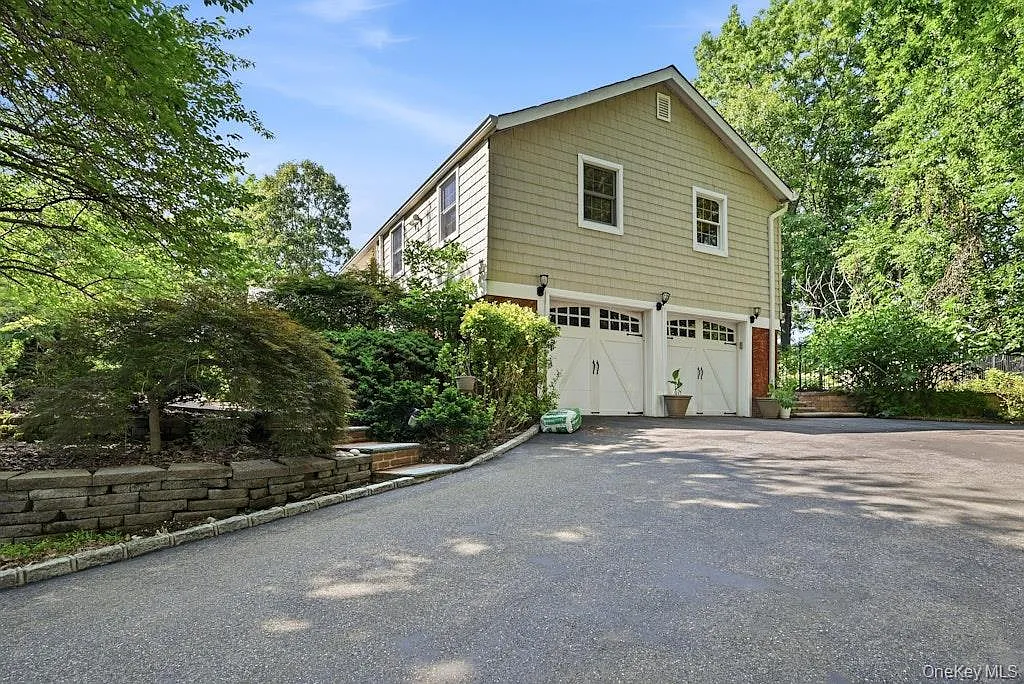 6 bed, 2.5 bath, 2700 sqft, $6,200 — Photo 3