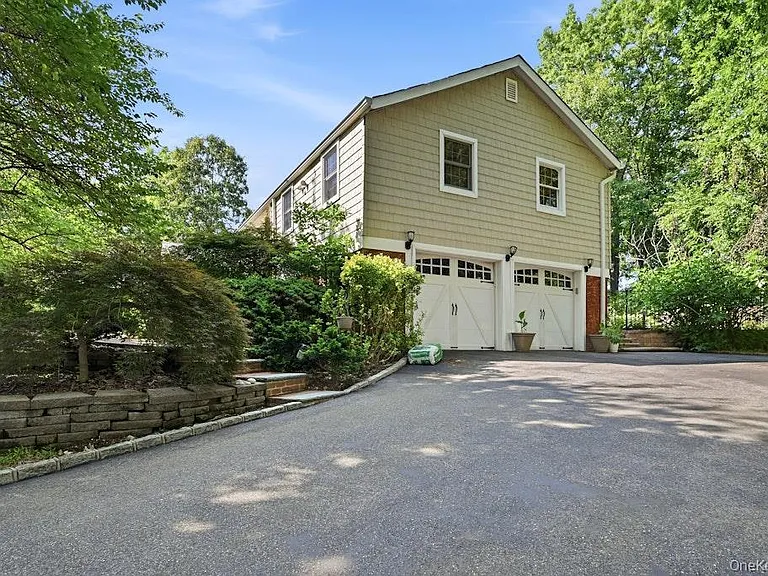 20 Williamsburg Dr — Photo 3