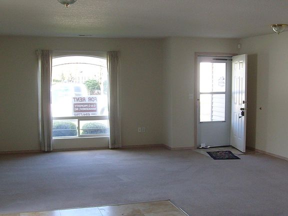 4th image of 2610 SE 164th Ave