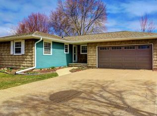142 W Greenfield Dr, Little Chute, WI 54140