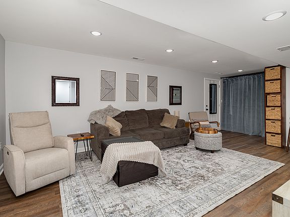 5th image of 30 Kelley Dr #2