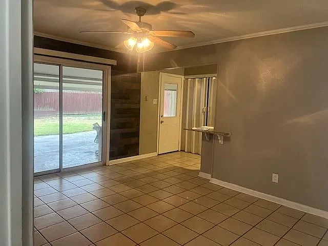 3 bed, 2.0 bath, 1262 sqft, $2,100 — Photo 3