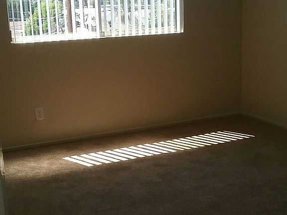 4th image of 6101 Clybourn Ave #87