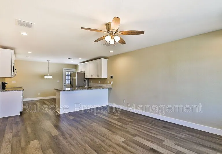 5119 S 11th Pl — Photo 5