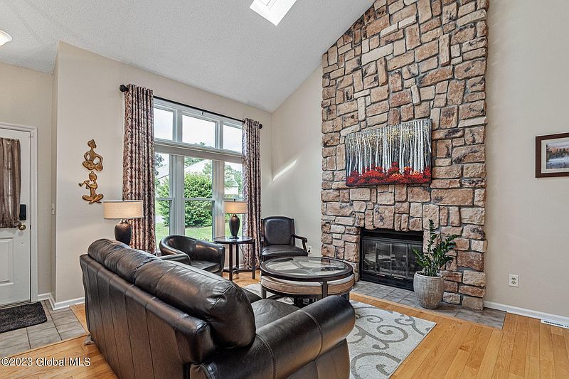 5th image of 205 Walnut Lane