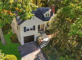 98 Valley Rd, Larchmont, NY 10538