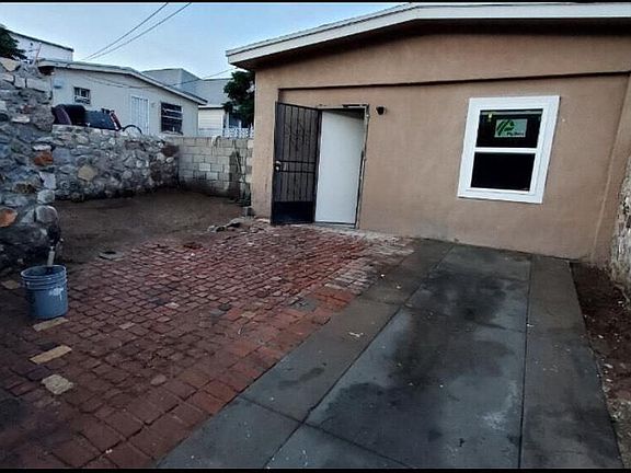 2nd image of 2920 Myles St #B