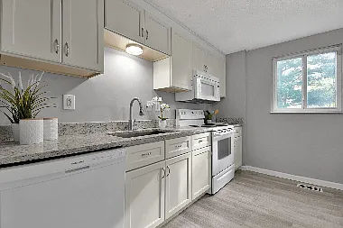 3 bed, 1.5 bath, 1480 sqft, $2,100 — Photo 4