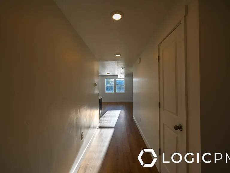 754 W Blue Magic Ln #201 — Photo 9