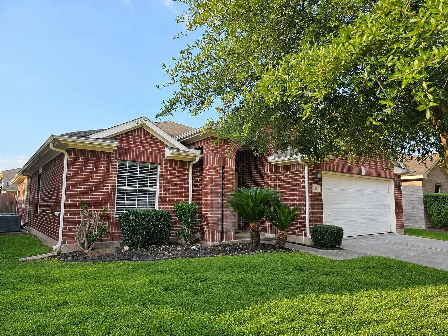 3 bed, 2.0 bath, 1786 sqft, $1,950 — Photo 2