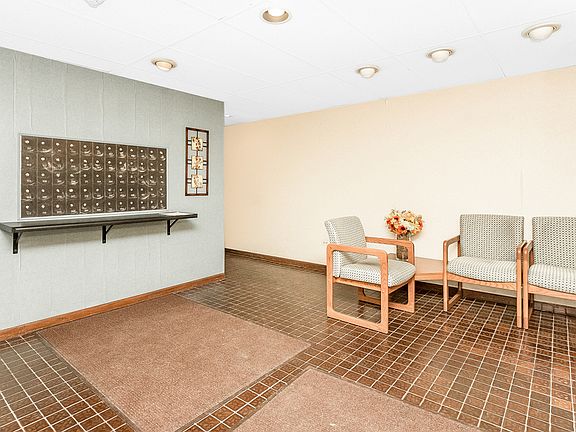 2nd image of 505 Redondo Dr APT 210