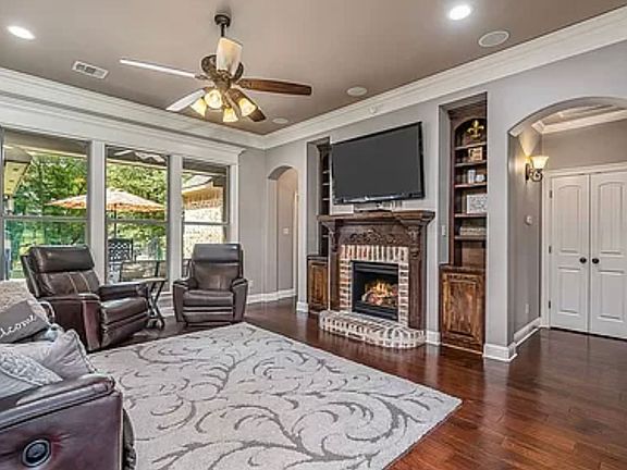 4th image of 536 Dogwood South Ln