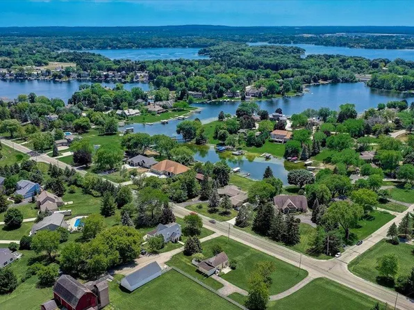 N52W35660 W Lake Dr, Oconomowoc, WI 53066