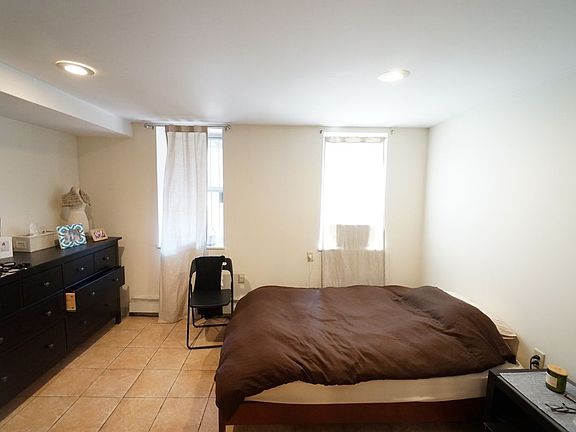 5th image of 384 13th St APT 1